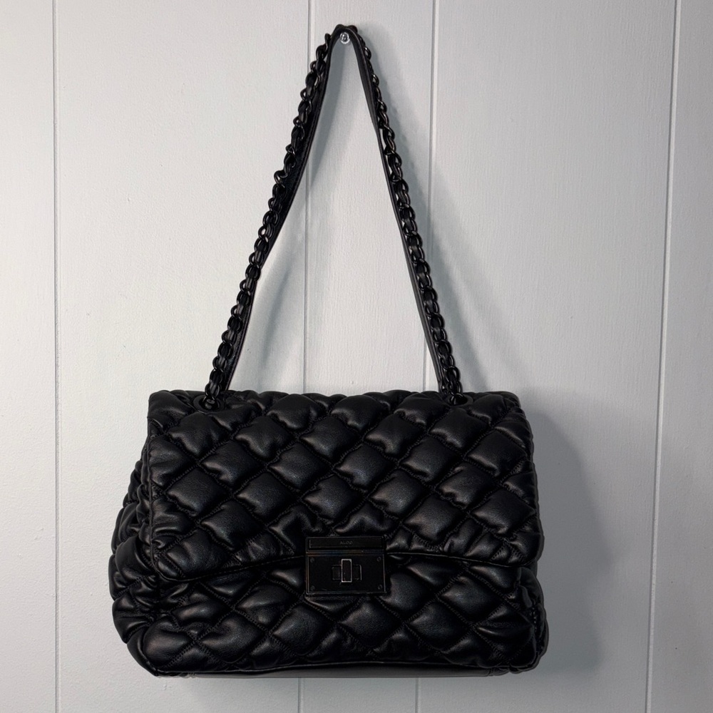 Elegant Black Quilted Chain Shoulder Bag
